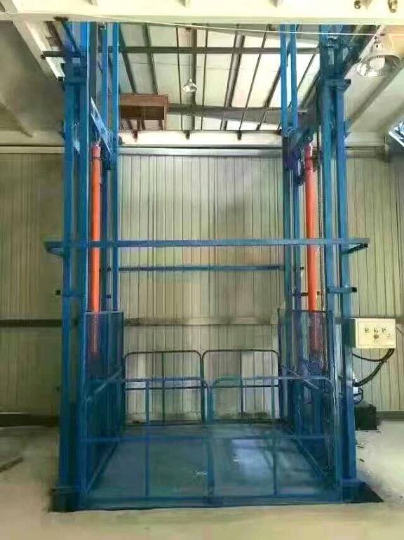 载货货梯